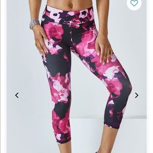 Fabletics mid-rise Rosie Night PowerHold Capri XS
